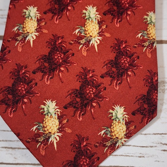Vintage Tommy Bahama 100% silk tropical pineapple print tie - Picture 8 of 9